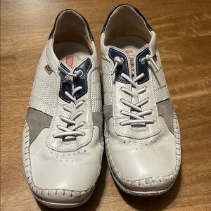 Pikolinos White and Blue Casual Shoes